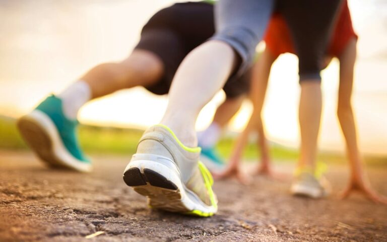 people getting ready to run